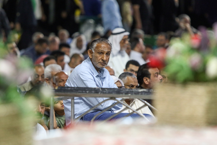 الزوار العرب يحتفلون بعيد الأضحى المبارک في الحرم الرضوي الشریف