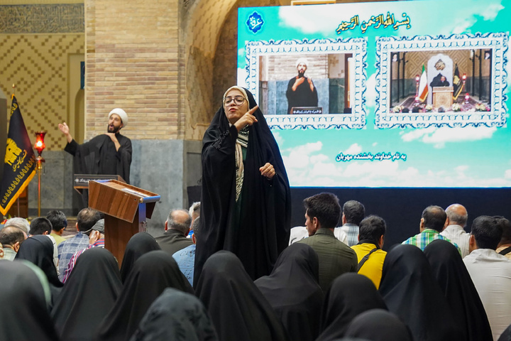 حرم امام رضا(ع) میں سماعت سے محروم اور کم سننے والے افراد کے لئے دعائے عرفہ کے خصوصی دعائیہ پروگرام کا انعقاد