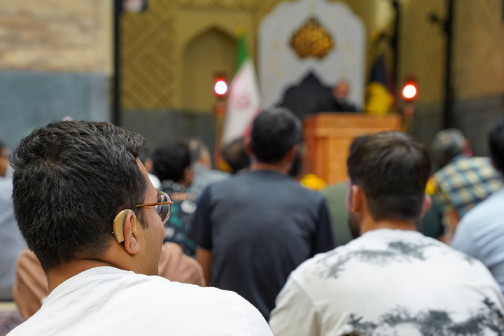 حرم امام رضا(ع) میں سماعت سے محروم اور کم سننے والے افراد کے لئے دعائے عرفہ کے خصوصی دعائیہ پروگرام کا انعقاد