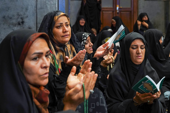 حرم امام رضا(ع) میں سماعت سے محروم اور کم سننے والے افراد کے لئے دعائے عرفہ کے خصوصی دعائیہ پروگرام کا انعقاد