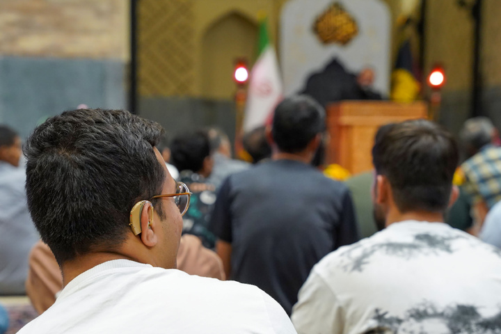 حرم امام رضا(ع) میں سماعت سے محروم اور کم سننے والے افراد کے لئے دعائے عرفہ کے خصوصی دعائیہ پروگرام کا انعقاد