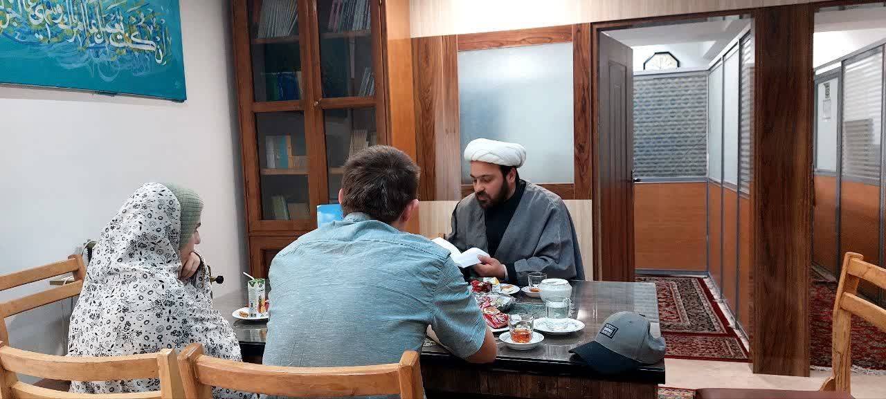 حرم امام رضا(ع) میں ایک روسی نوجوان نے دین مبین اسلام قبول کر لیا
