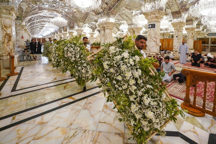 گل آرایی حرم مطهر امام علیه علیه السلام به مناسبت عید سعید غدیرخم
