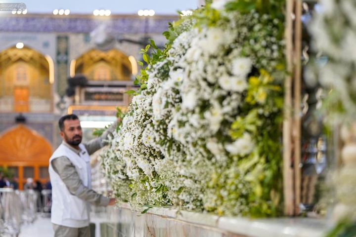 گل آرایی حرم مطهر امام علیه علیه السلام به مناسبت عید سعید غدیرخم