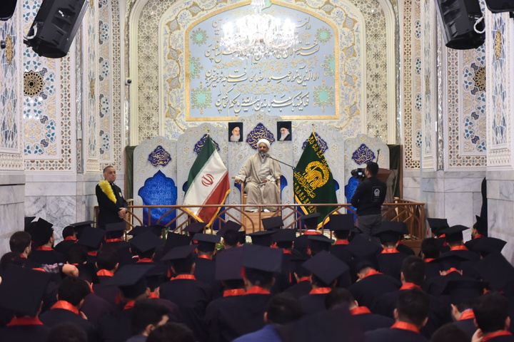 جشن فارغ التحصیلی دانشجویان دانشگاه فرهنگیان در حرم مطهر رضوی