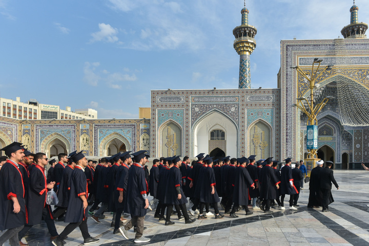 جشن فارغ التحصیلی دانشجویان دانشگاه فرهنگیان در حرم مطهر رضوی