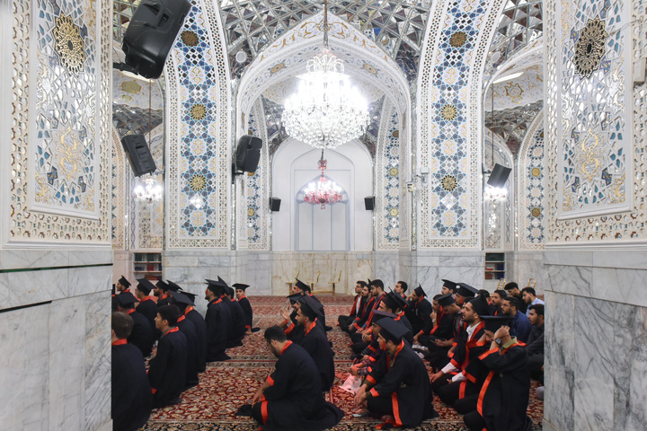 جشن فارغ التحصیلی دانشجویان دانشگاه فرهنگیان در حرم مطهر رضوی