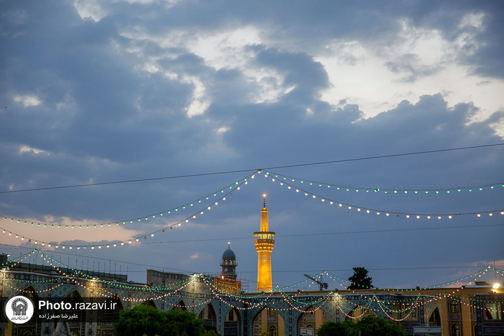 الحرم الرضوي الشريف عشية ولادة الإمام الهادي (ع)