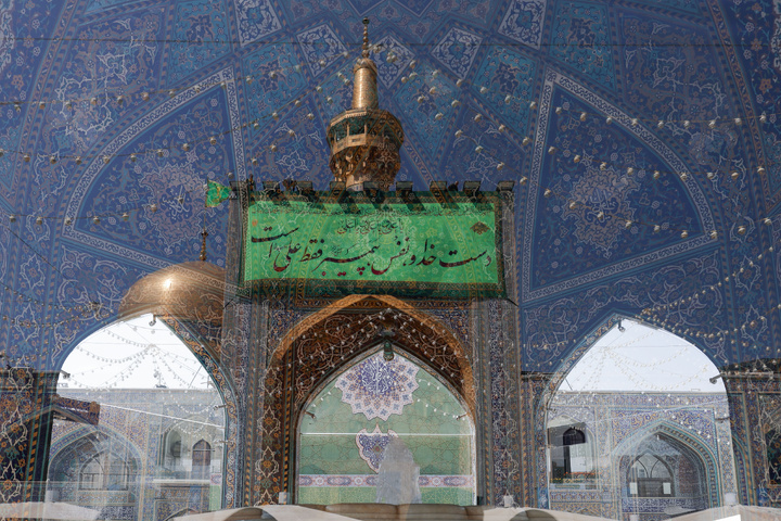 تركيب نقش الغدیریة في الحرم الرضوي الشریف