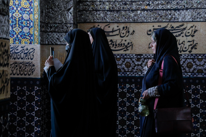 لجنة تحكيم مهرجان الإمام الرضا (ع) والفائزون في المهرجان يزورون المشاريع المعماریة في العتبة الرضوية المقدسة