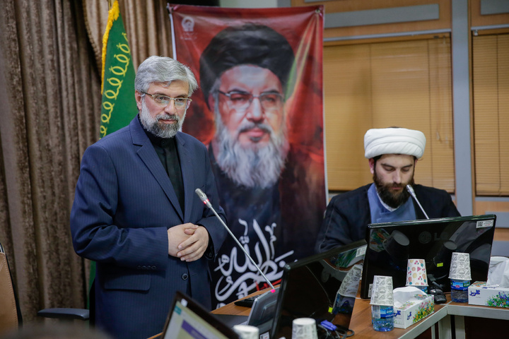 أعضاء منتدى نُشطاء الإعلام في حوزة خراسان العلمية يلتقون المدير الداخلي للحرم الرضوي الشریف