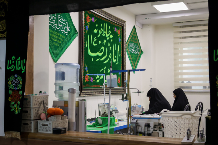ورشة خياطة ملابس الأطفال الرُضّع الحسینیین