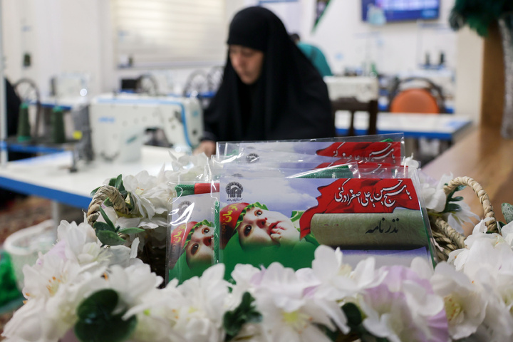 ورشة خياطة ملابس الأطفال الرُضّع الحسینیین