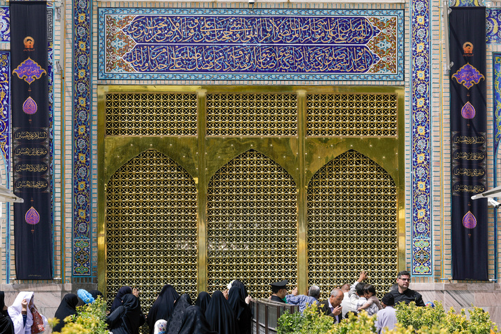 اتشاح الحرم الرضوي الشريف بالسواد لاستقبال شهر محرم الحرام
