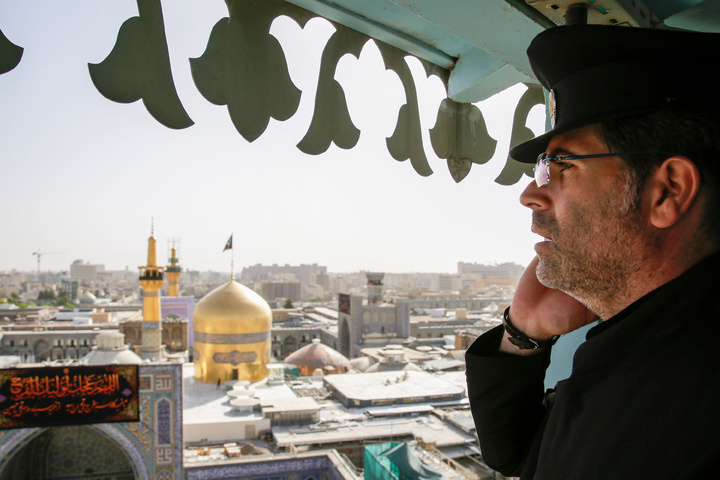 مراسم (صلا) التقلیدیة في اليوم الأول من شهر محرم الحرام في الحرم الرضوي الشریف مراسم (صلا) التقلیدیة في اليوم الأول من شهر محرم الحرام في الحرم الرضوي الشریف