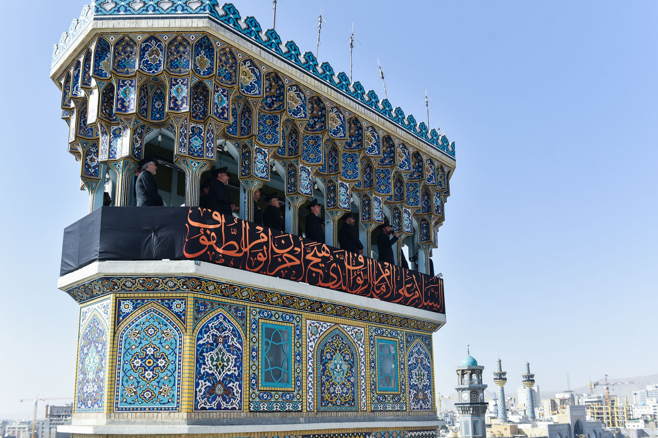 محرم الحرام کی مناسبت سے حرم امام رضا(ع) میں ’’صلا‘‘ کے روایتی پروگرام کا انعقاد