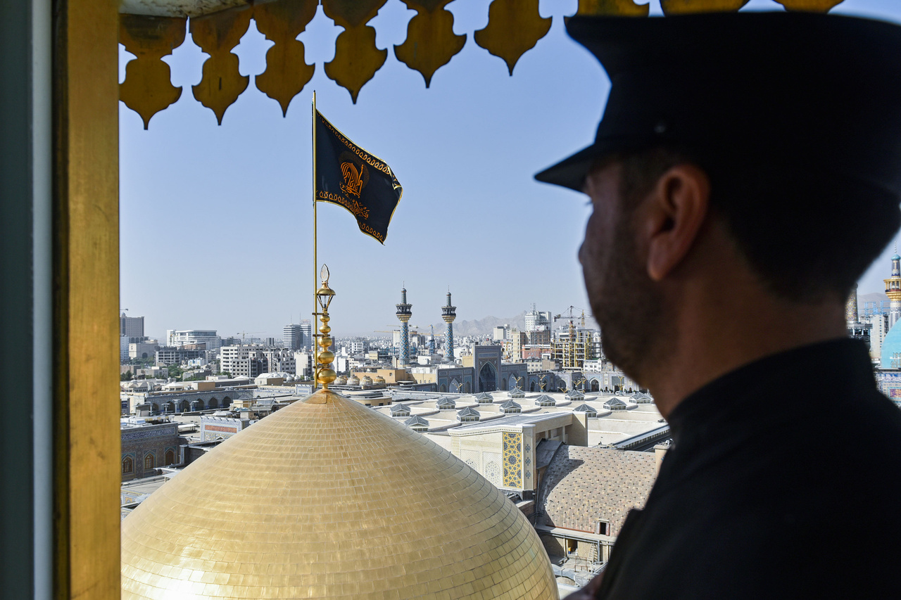 مراسم (صلا) التقلیدیة في اليوم الأول من شهر محرم الحرام في الحرم الرضوي الشریف