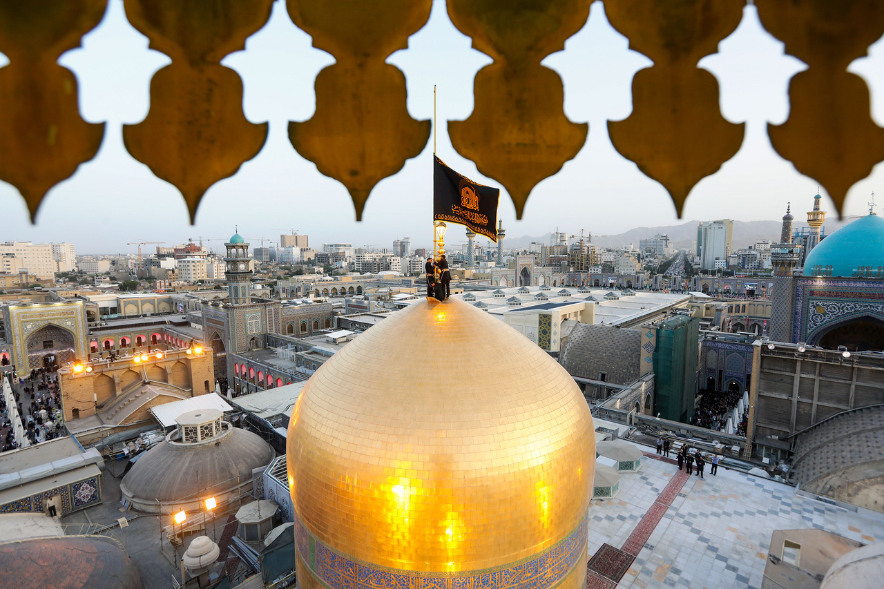 مراسم (صلا) التقلیدیة في اليوم الأول من شهر محرم الحرام في الحرم الرضوي الشریف