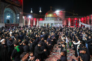 حرم امام رضا(ع) میں پاکستانی زائرین و مجاورین کی جانب سے عزاداری و ماتم داری کا انعقاد