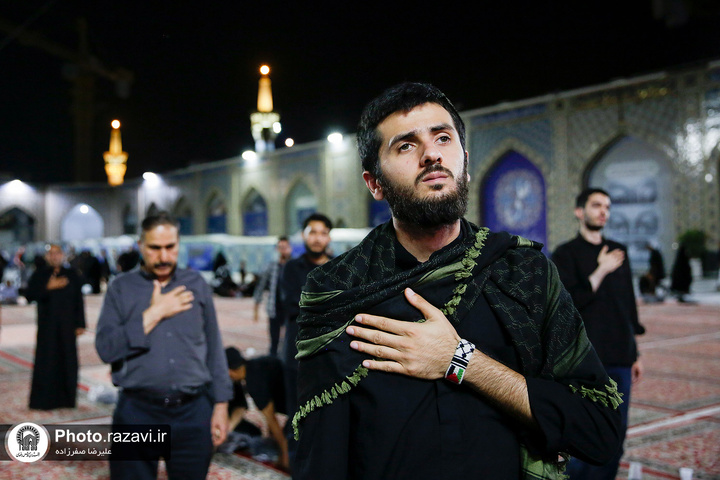 أقيم برنامج « أبو القربة» في الحرم الرضوي الشریف