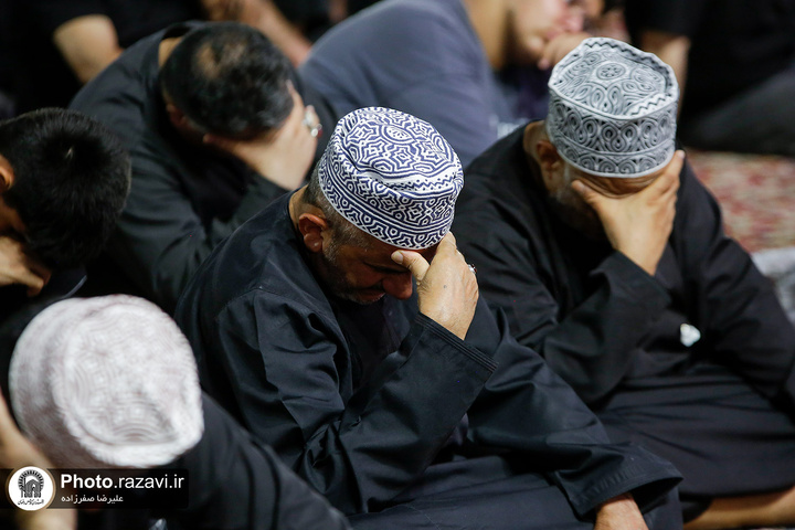 أقيم برنامج « أبو القربة» في الحرم الرضوي الشریف