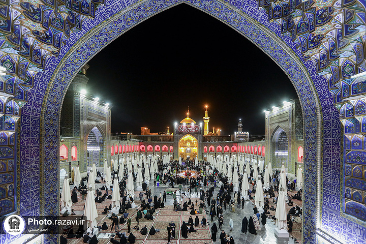 الحرم الرضوي الشریف في لیلة تاسوعاء