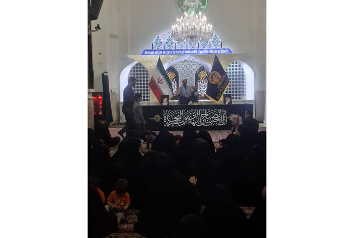 محرمِ امام حسین(ع) کے سوگ میں اردو زبان زائرین اشکبار اور گریہ کناں محرمِ امام حسین(ع) کے سوگ میں اردو زبان زائرین اشکبار اور گریہ کناں