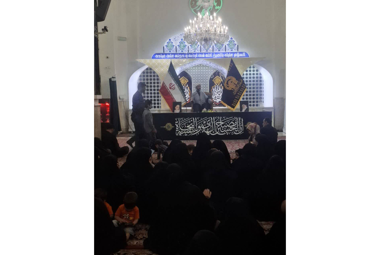 محرمِ امام حسین(ع) کے سوگ میں اردو زبان زائرین اشکبار اور گریہ کناں