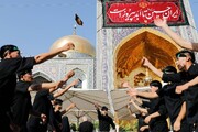 مراسم قراءة مقتل يوم عاشوراء في حرم ثامن الأئمة(ع)