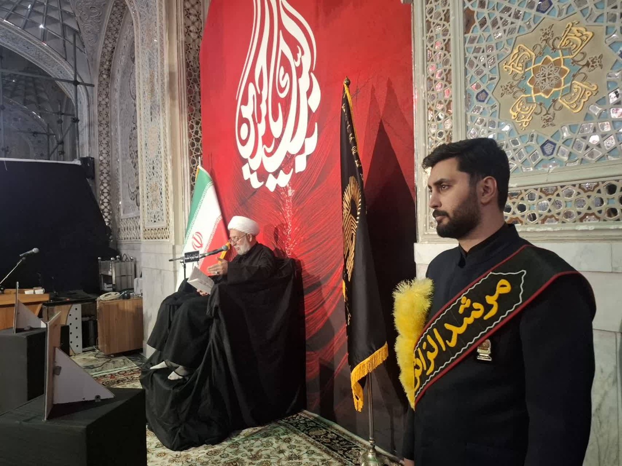 إقامة مراسم قراءة مقتل يوم عاشوراء خاصة بالزائرین غیر الإیرانیین في الحرم الرضوي الشریف