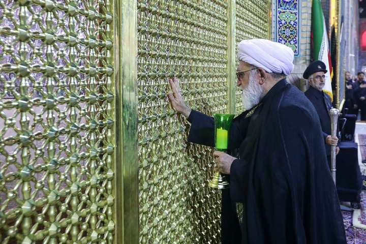 مراسم لیلة غرباء الإمام الحسین (ع) في الحرم الرضوي الشریف