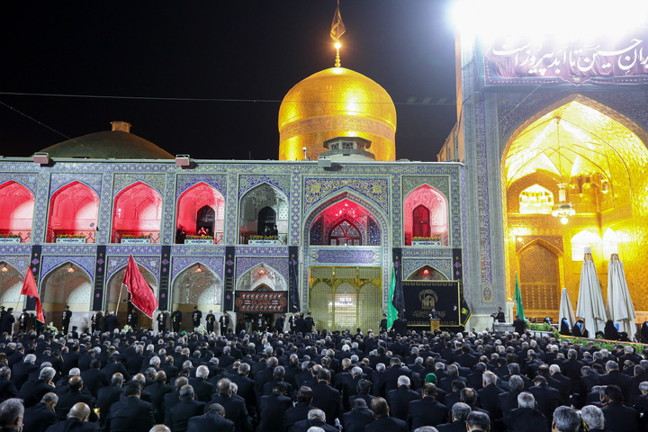مراسم لیلة غرباء الإمام الحسین (ع) في الحرم الرضوي الشریف