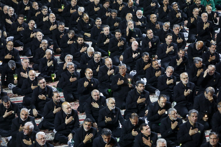 مراسم لیلة غرباء الإمام الحسین (ع) في الحرم الرضوي الشریف