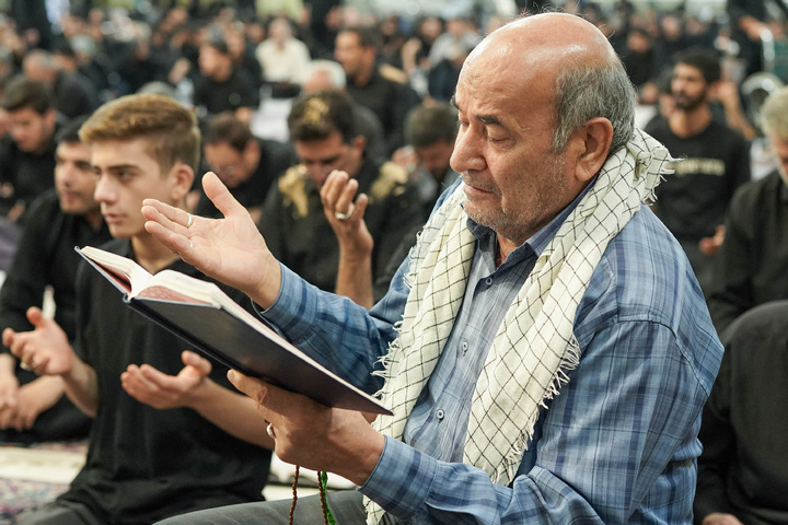 عاشور کے دن حرم امام رضا(ع) میں مقتل خوانی کے مراسم