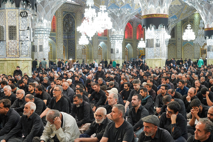 عاشور کے دن حرم امام رضا(ع) میں مقتل خوانی کے مراسم