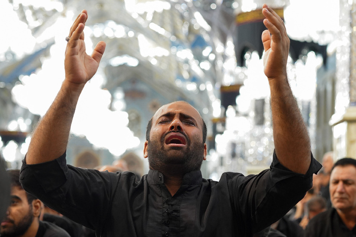 عاشور کے دن حرم امام رضا(ع) میں مقتل خوانی کے مراسم