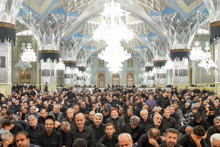 عاشور کے دن حرم امام رضا(ع) میں مقتل خوانی کے مراسم