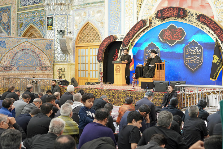 عاشور کے دن حرم امام رضا(ع) میں مقتل خوانی کے مراسم
