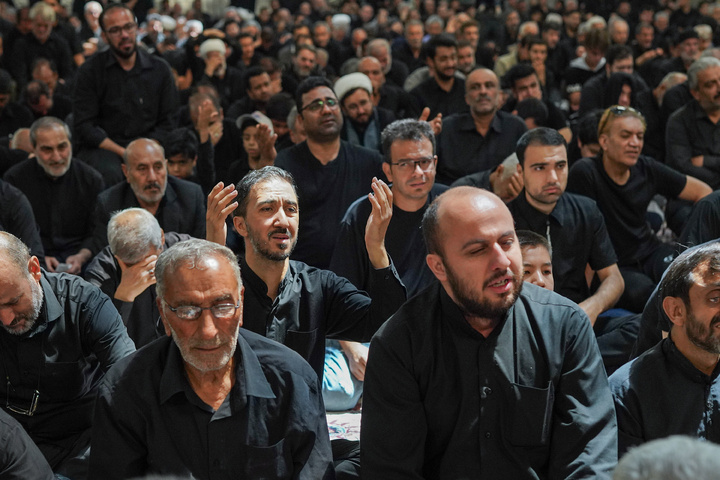 عاشور کے دن حرم امام رضا(ع) میں مقتل خوانی کے مراسم