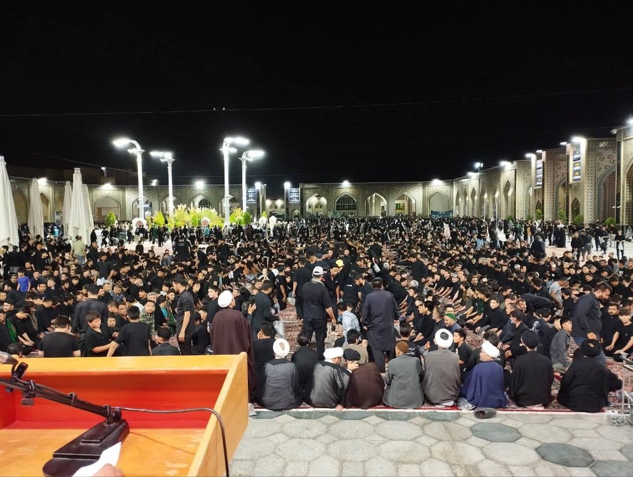 حرم امام رضا(ع) میں چار ہزار افغان عزاداروں کی جانب سے عزاداری کے عظیم اجتماع کا انعقاد