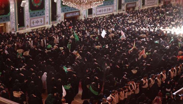 عزاداری بانوان در حرم مطهر حسینی