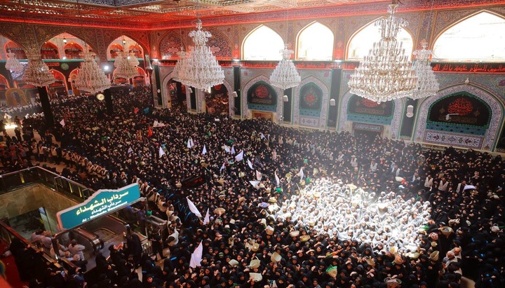 عزاداری بانوان در حرم مطهر حسینی