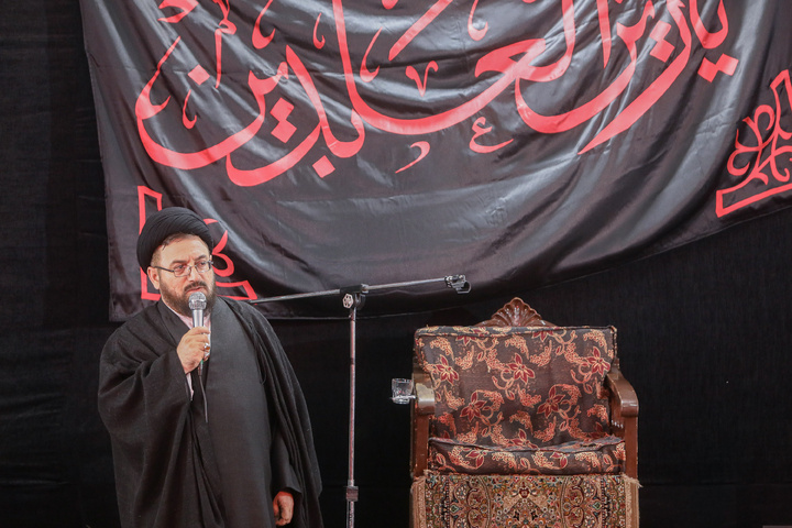 مشہد مقدس میں مقیم افغان شہریوں کی جانب سے منعقد ہ عزاداری میں  آستان قدس رضوی کے متولی کی شرکت