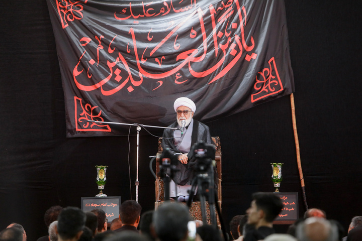 مشہد مقدس میں مقیم افغان شہریوں کی جانب سے منعقد ہ عزاداری میں  آستان قدس رضوی کے متولی کی شرکت