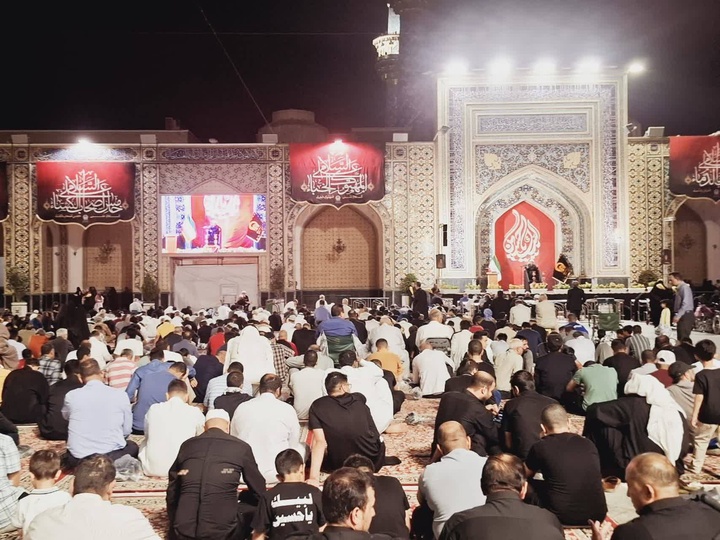 الزوار العرب ضیوف في برنامج الاحتفال بذكرى میلاد الإمام محمد الباقر (ع) في الحرم الرضوي الشریف الزوار العرب ضیوف في برنامج الاحتفال بذكرى میلاد الإمام محمد الباقر (ع) في الحرم الرضوي الشریف