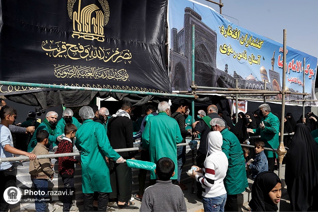 1K Imam Reza Shrine servants join Arbaeen pilgrims in Iraq