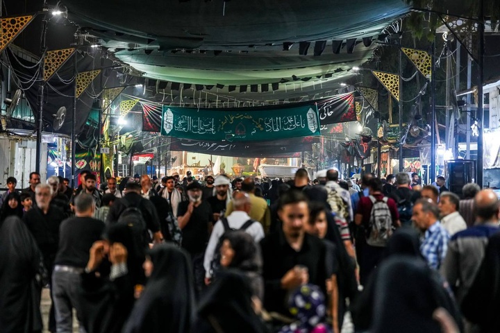 حضور انبوه زائران اربعین حسینی در حرم مطهر امامین عسکریین علیهم السلام