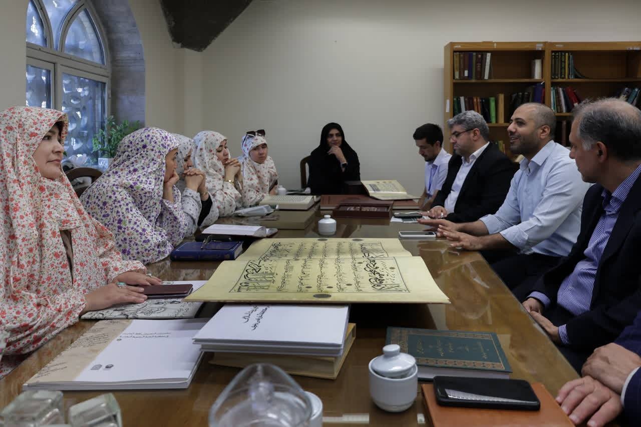 Uzbek professors explore AQR’s library, museum during language refresher course