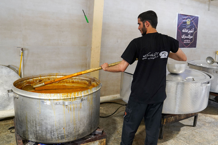 Central Kitchen of Astan Quds Razavi set up at Mehran Border