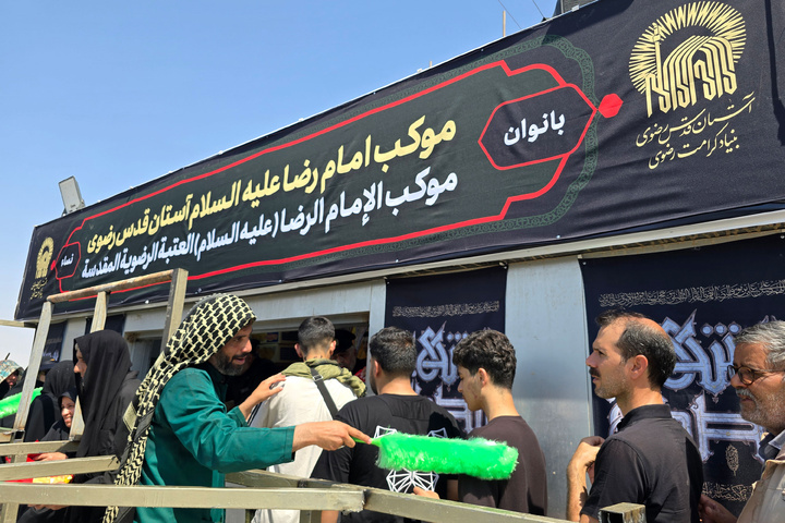 AQR’s Custodian honors Arbaeen camp organizers along Najaf-Karbala route AQR’s Custodian honors Arbaeen camp organizers along Najaf-Karbala route